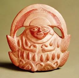 Divinità agricola Inca con copricapo lunare e costume decorato con mais e zucche, XVI secolo